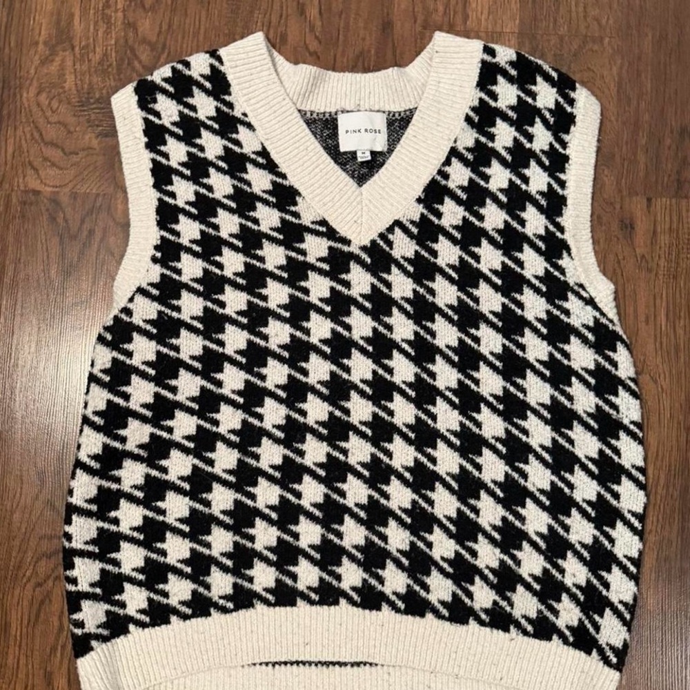 Black and White Houndstooth women’s Sweater Vest